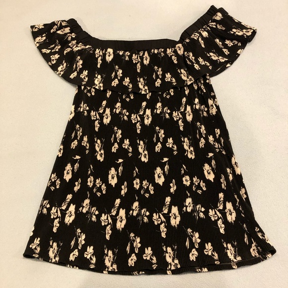Ricki’s black & white floral off-shoulder top NWT - Picture 2 of 5